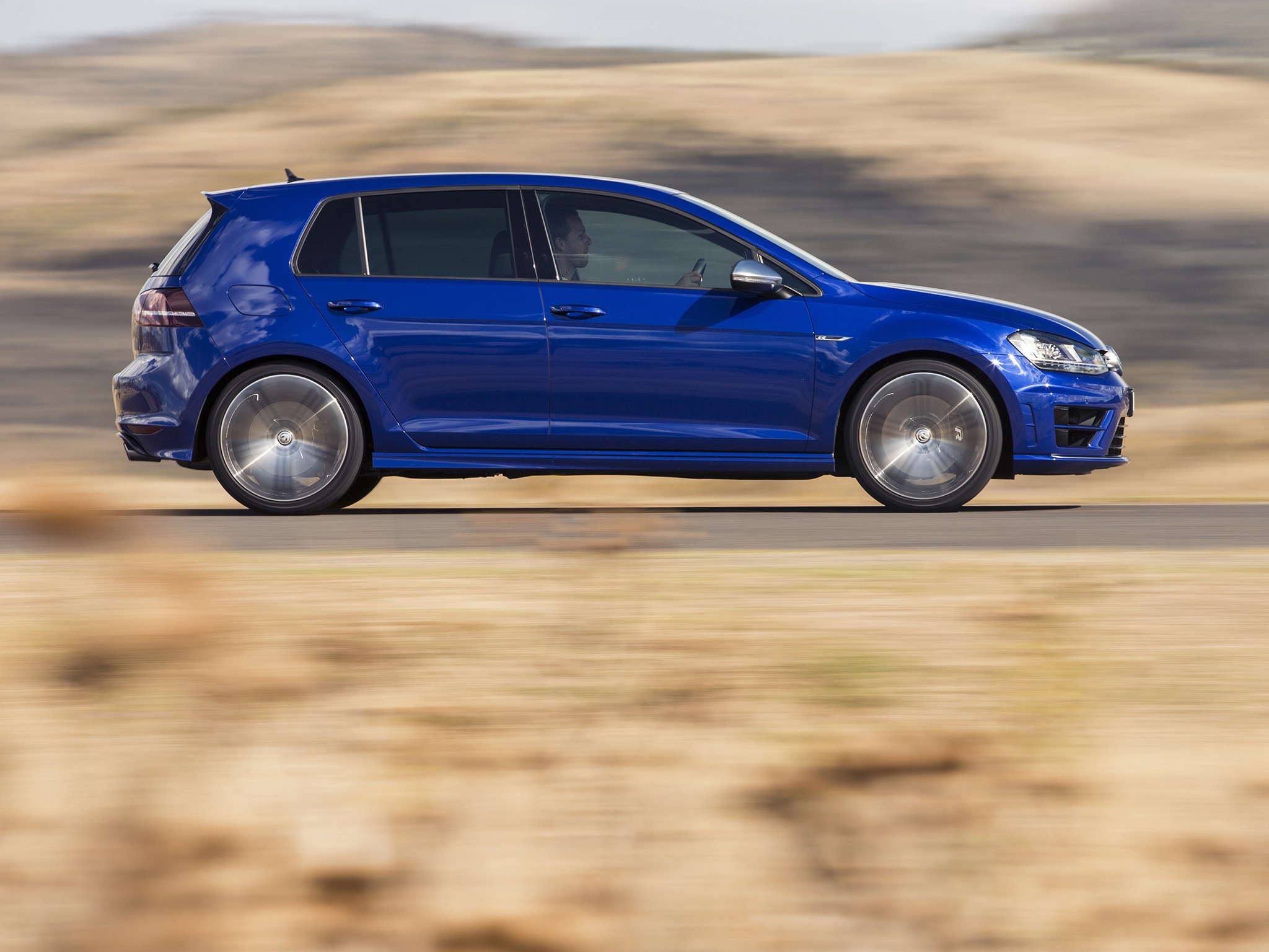 Volkswagen Golf R photo 11