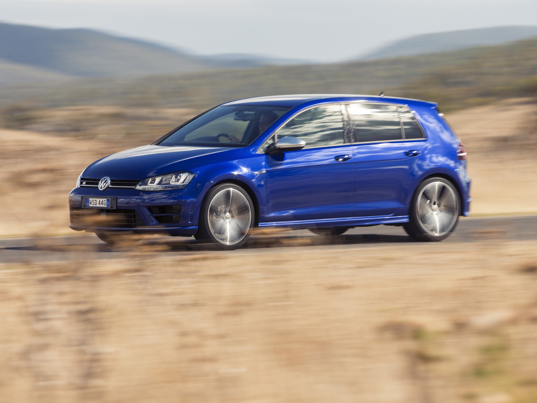 Volkswagen Golf R photo 12