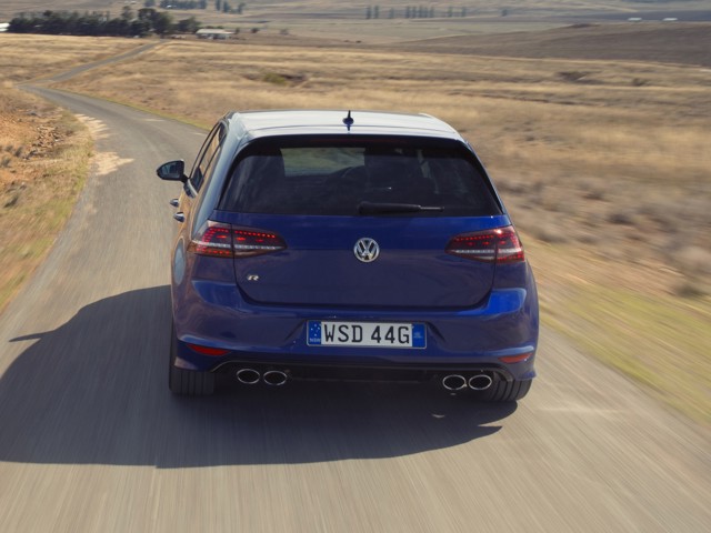 Volkswagen Golf R photo 16