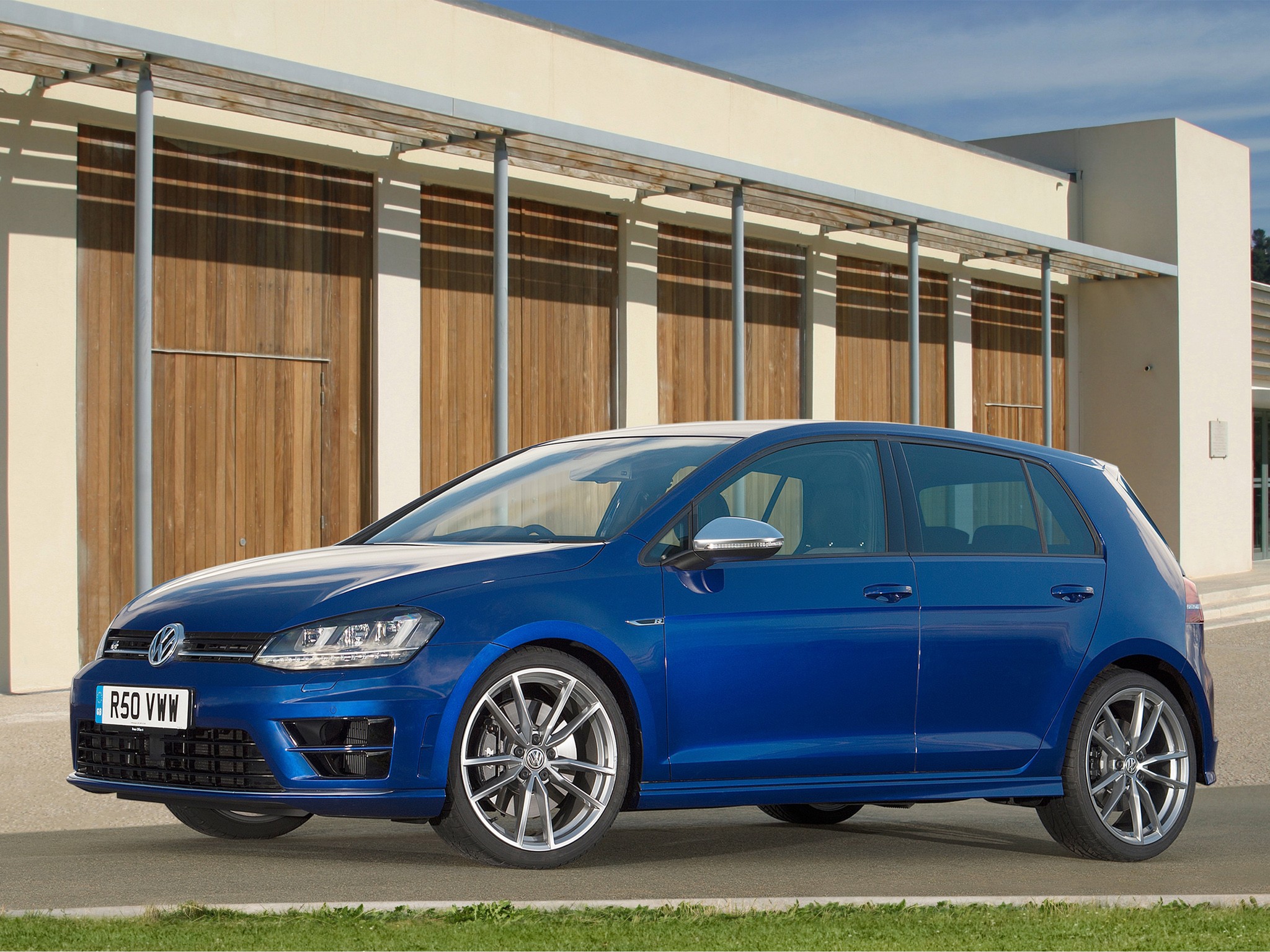 Volkswagen Golf R photo 28