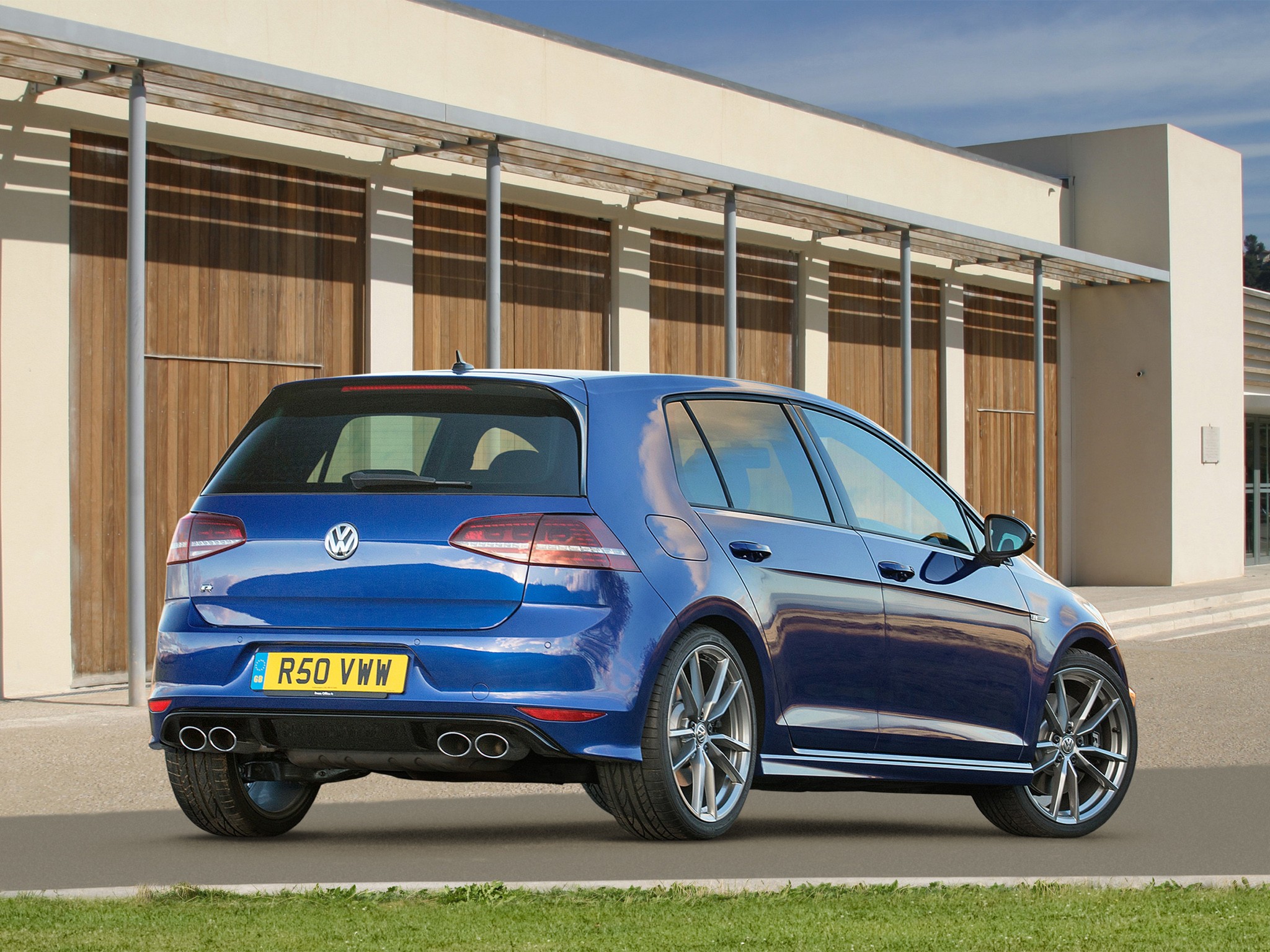 Volkswagen Golf R photo 29