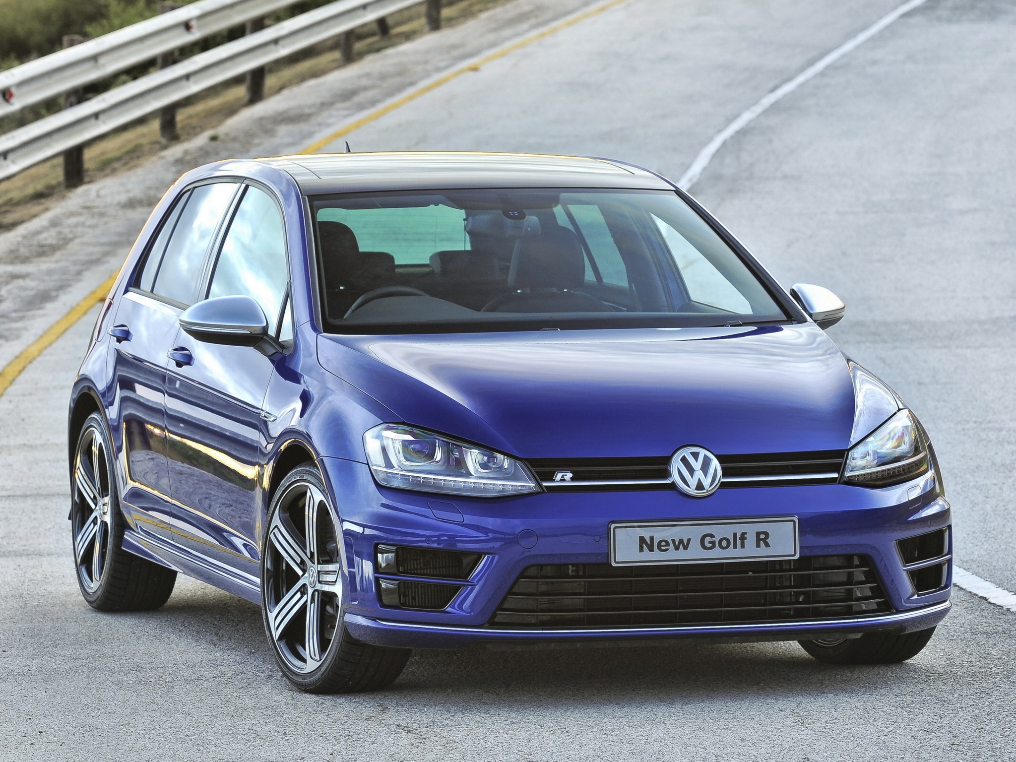 Volkswagen Golf R photo 33