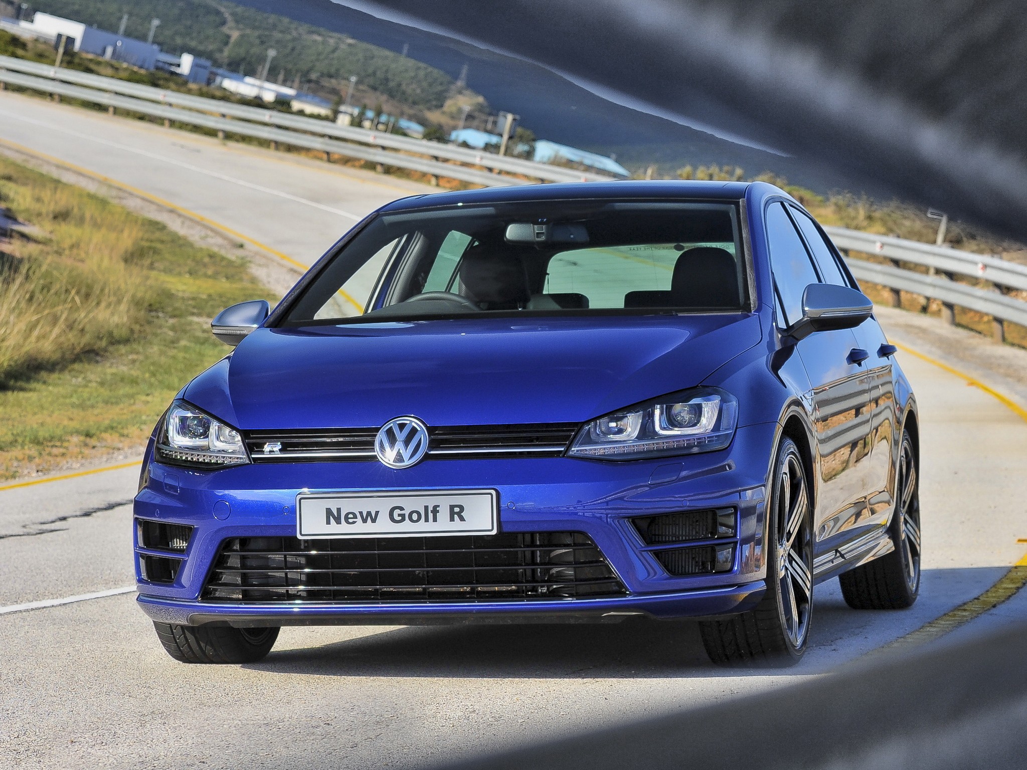 Volkswagen Golf R photo 34