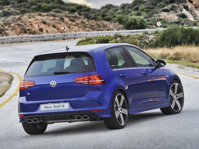 Volkswagen Golf R photo 37