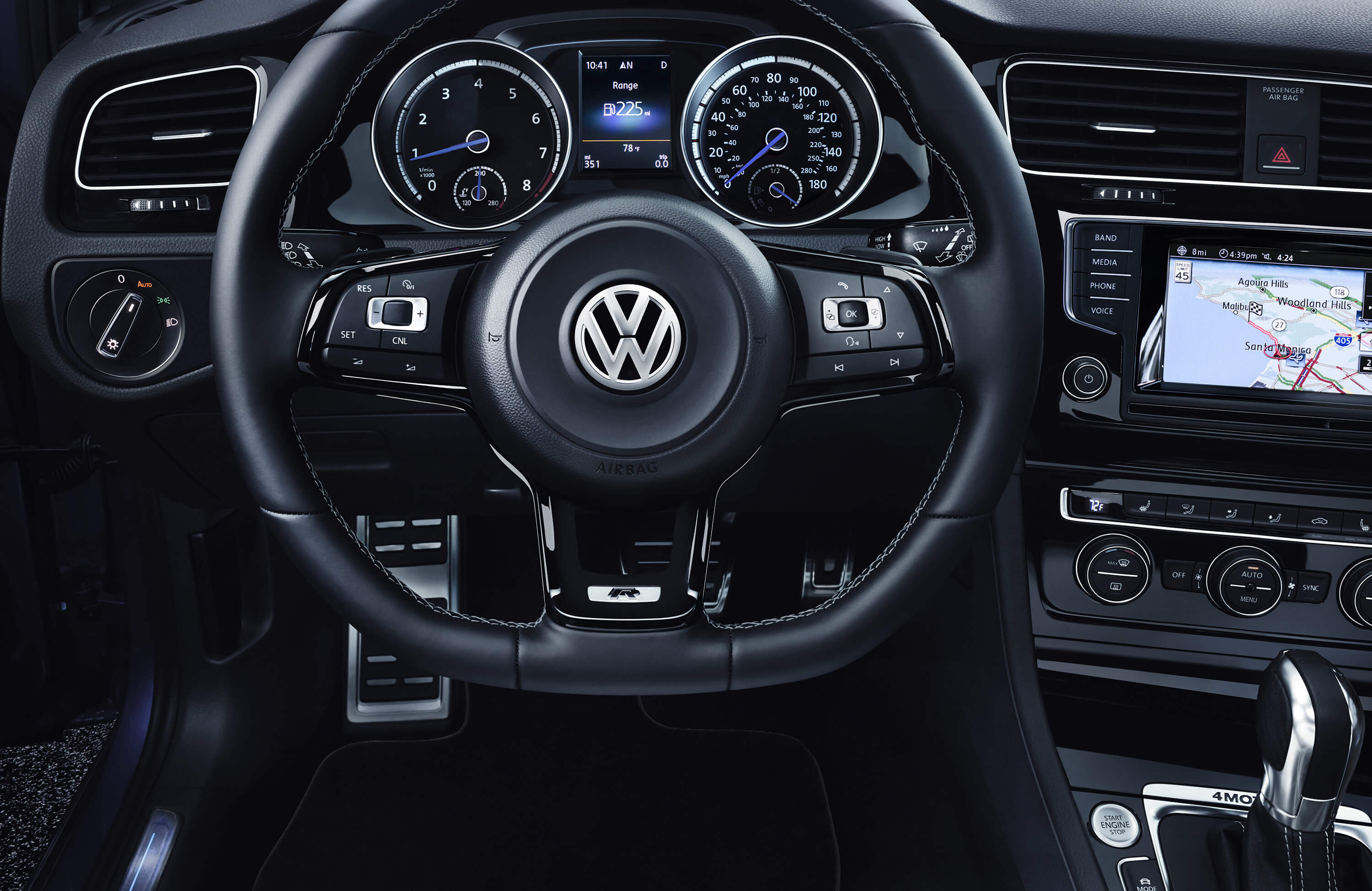 Volkswagen Golf R photo 52