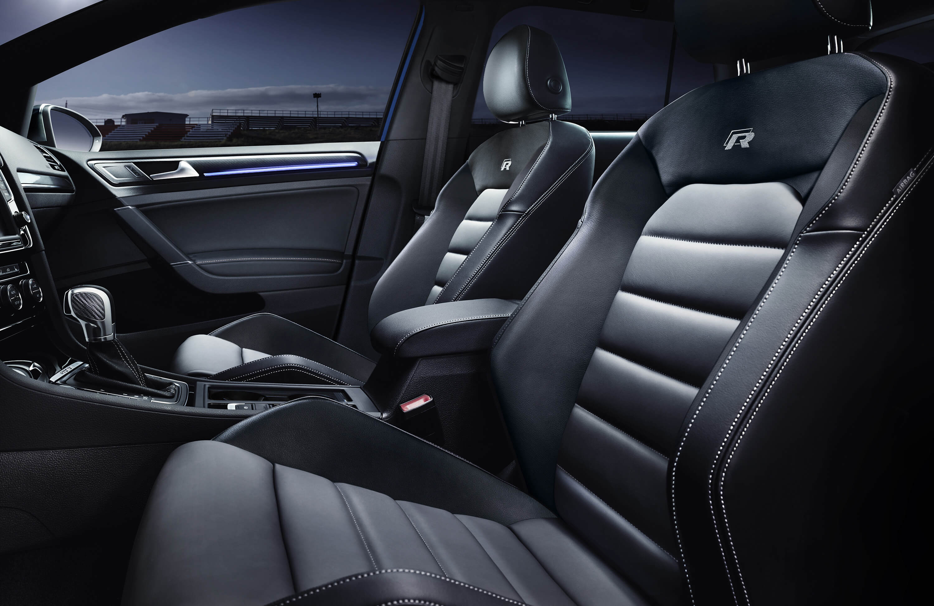 Volkswagen Golf R photo 53