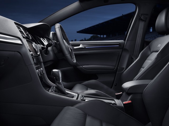 Volkswagen Golf R photo 43