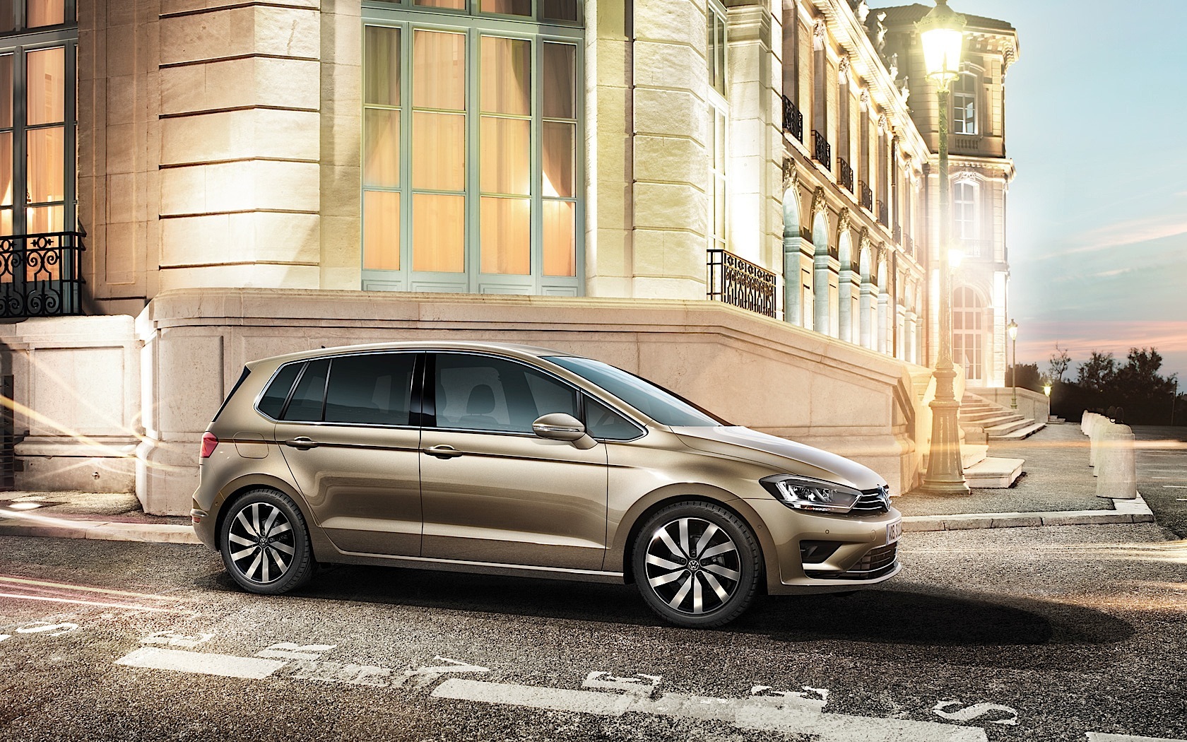 Volkswagen Golf Sportsvan photo 2