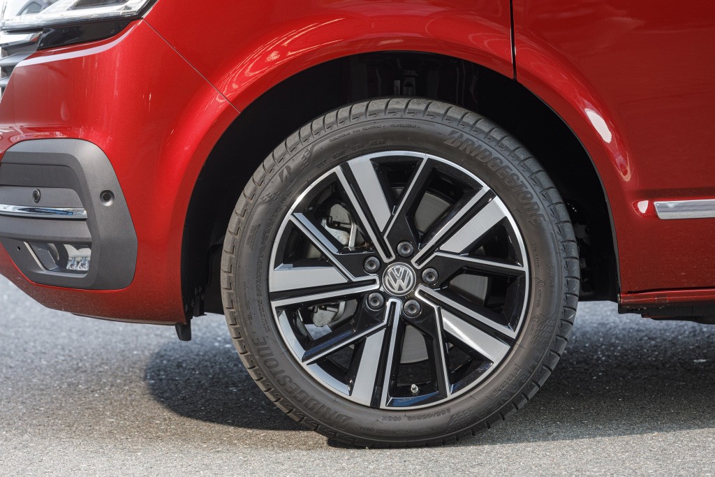 Volkswagen Multivan photo 2