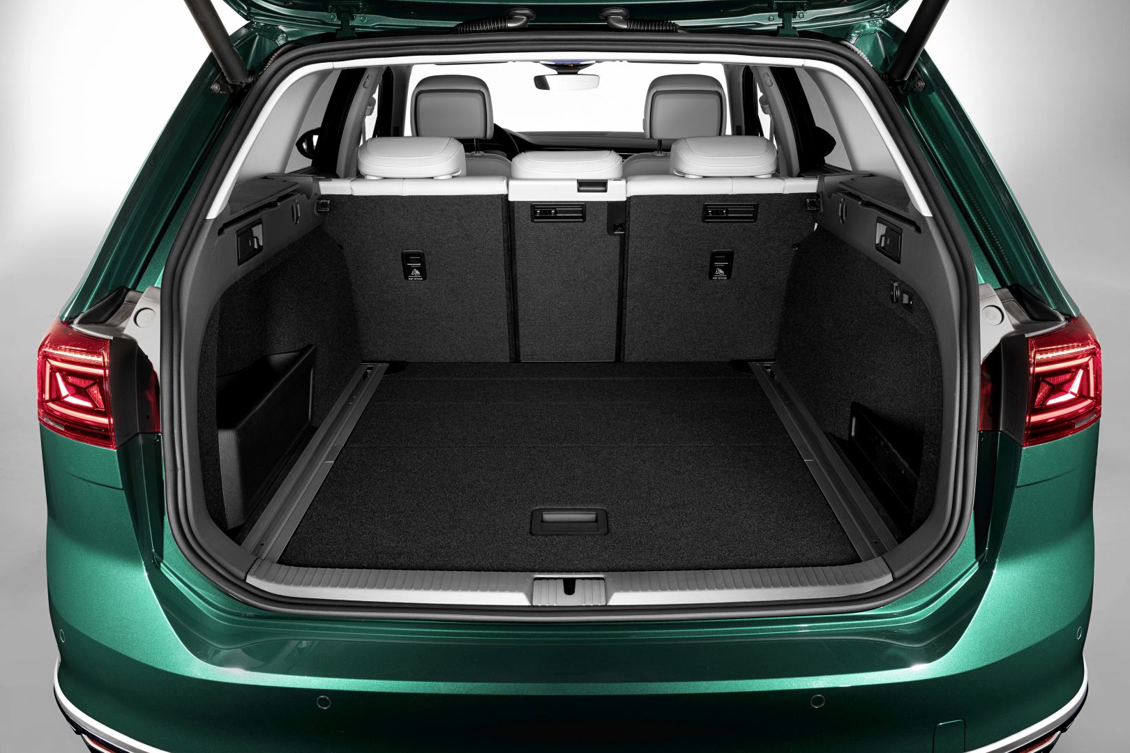 Volkswagen Passat Alltrack photo 21