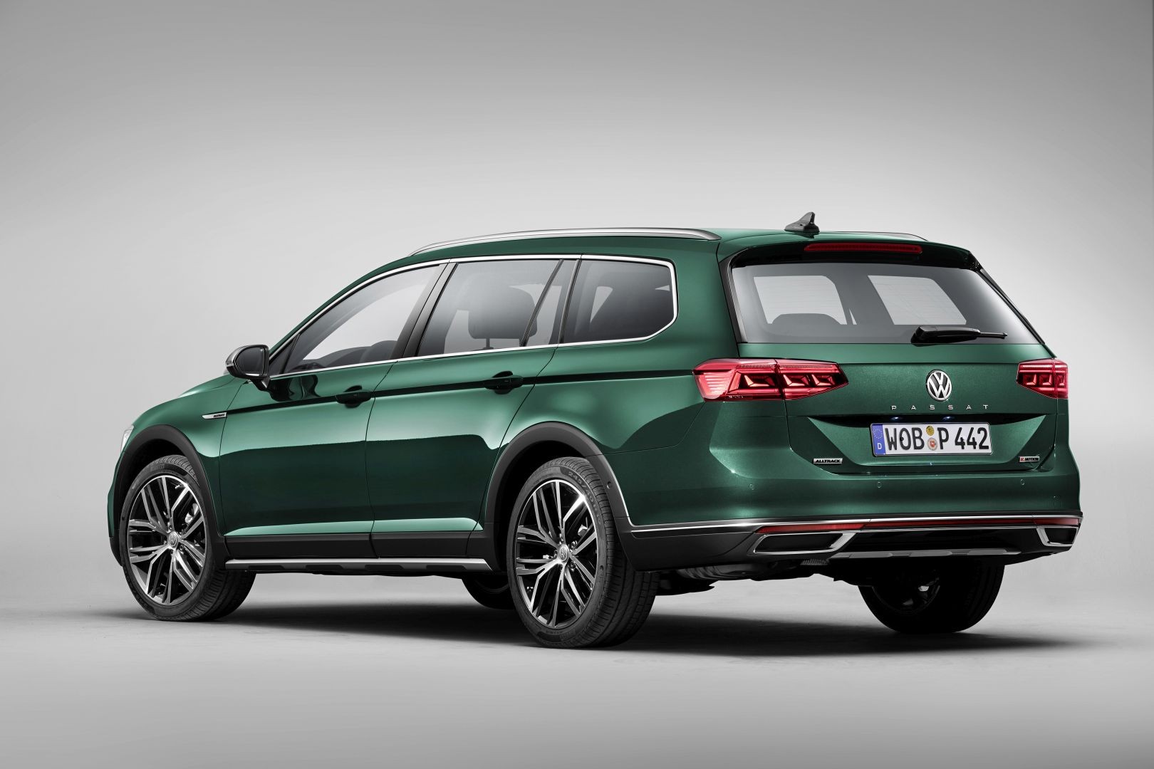 Volkswagen Passat Alltrack photo 2