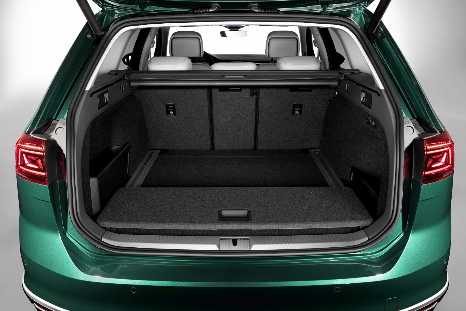 Volkswagen Passat Alltrack photo 16