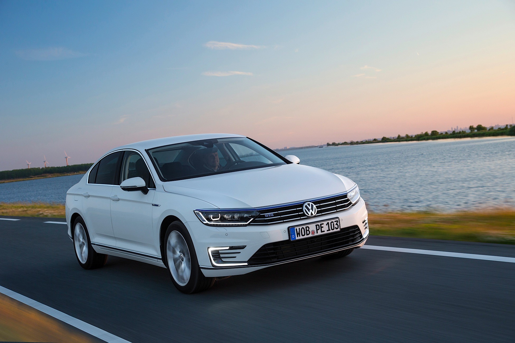 Volkswagen Passat Gte photo 10