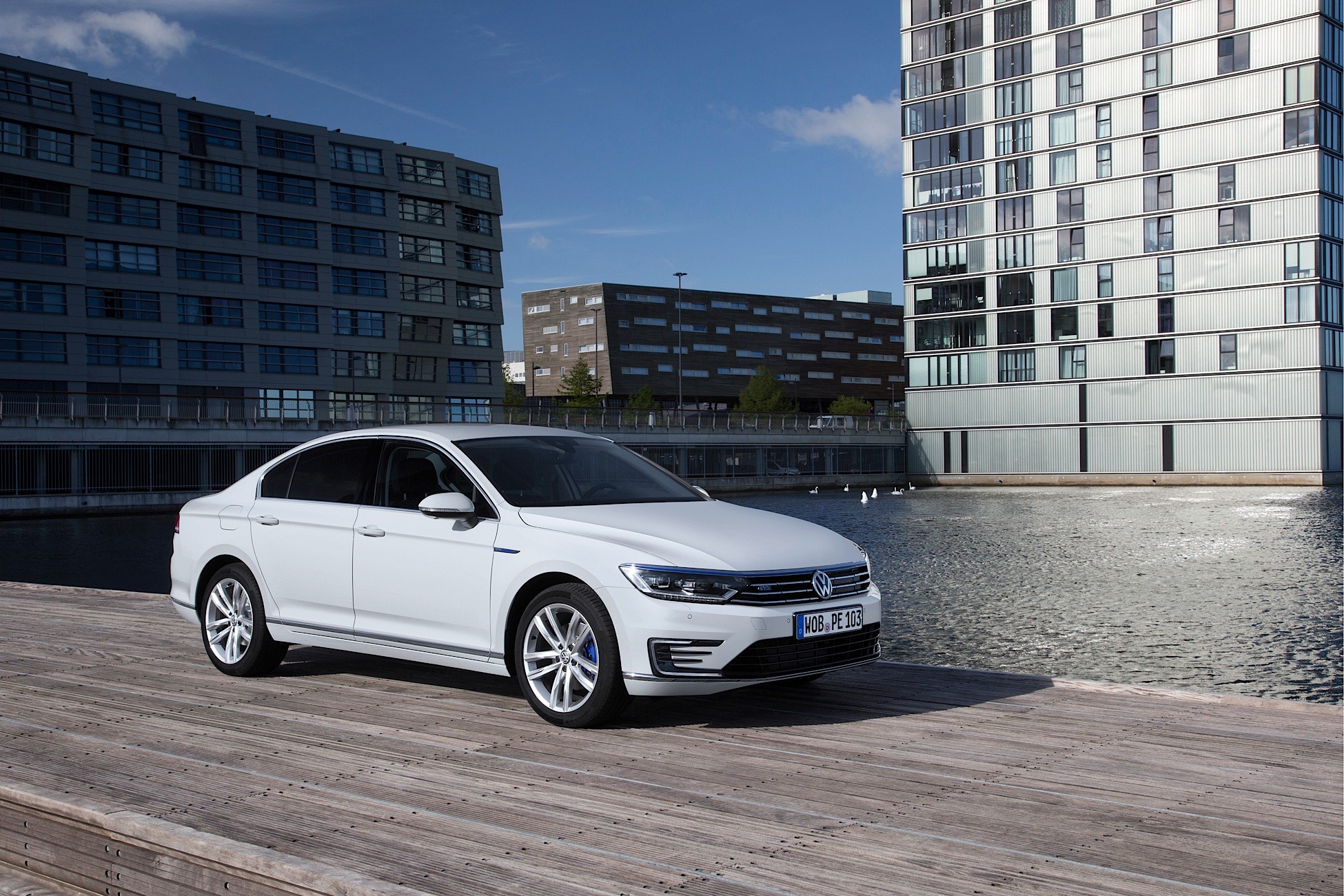 Volkswagen Passat Gte photo 11