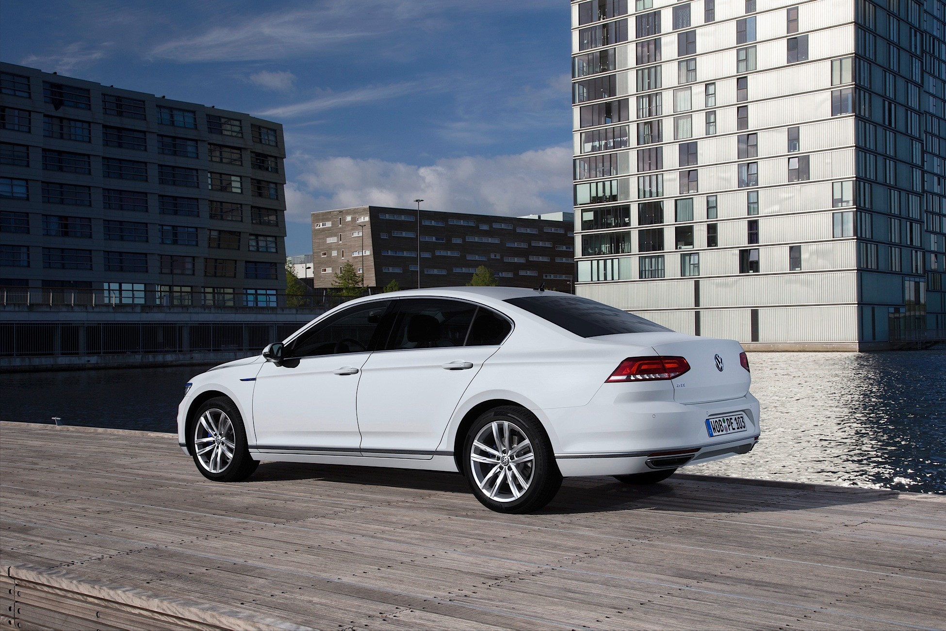 Volkswagen Passat Gte photo 12