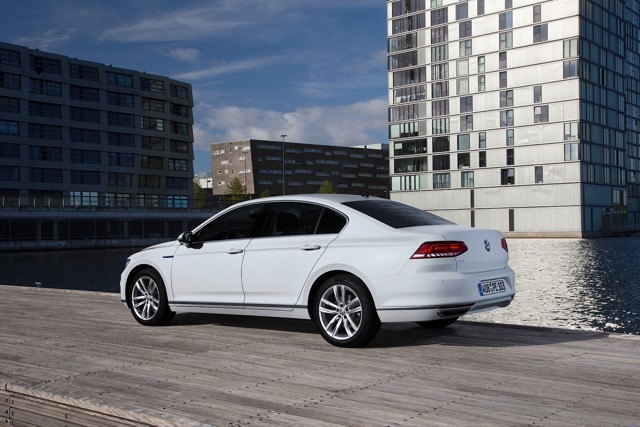 Volkswagen Passat Gte photo 12