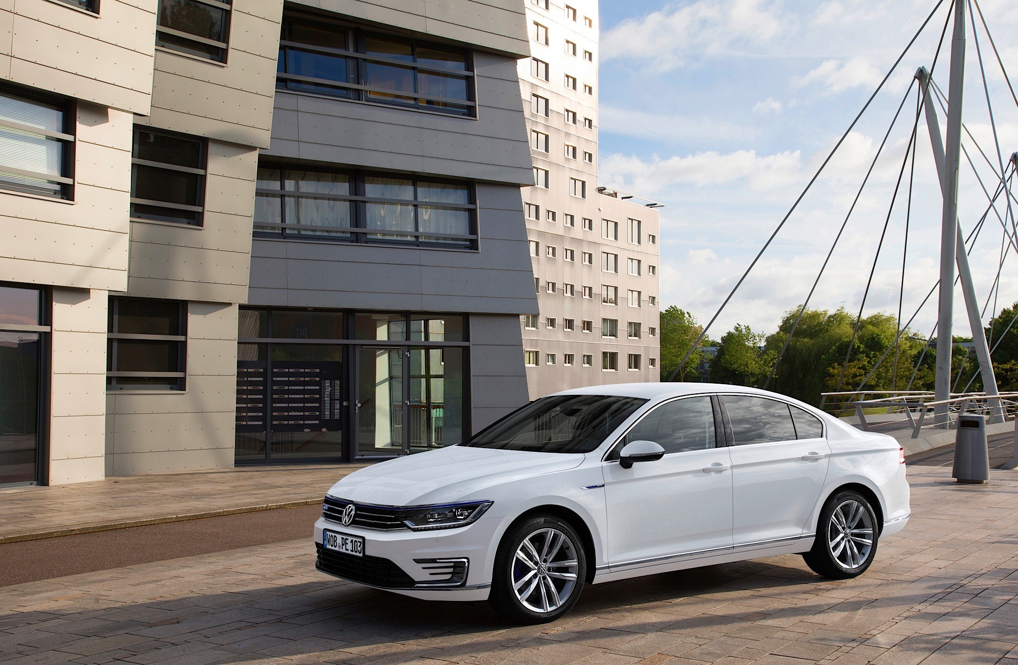 Volkswagen Passat Gte photo 13