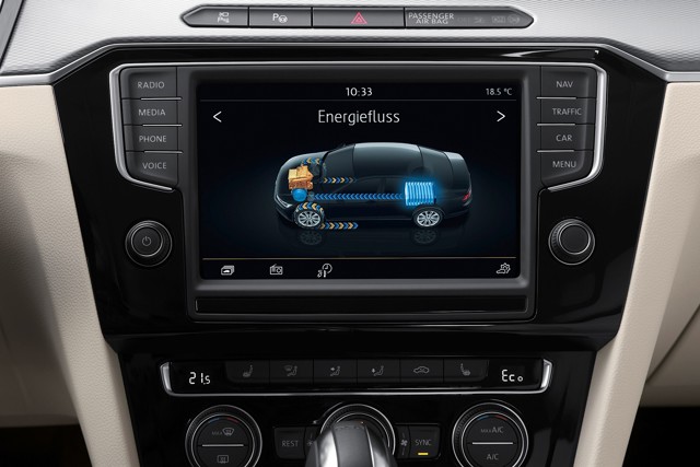 Volkswagen Passat Gte photo 16
