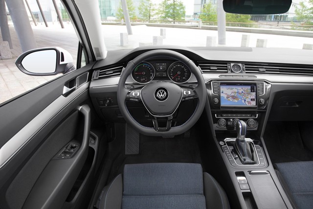 Volkswagen Passat Gte photo 18