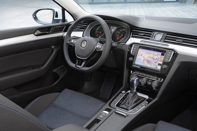 Volkswagen Passat Gte photo 19