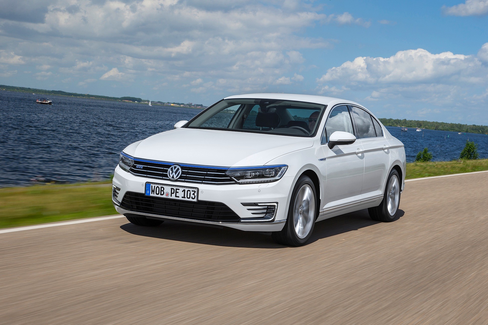 Volkswagen Passat Gte photo 4