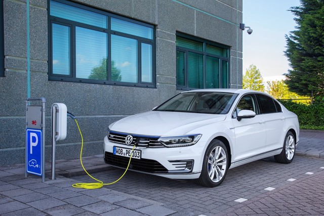 Volkswagen Passat Gte photo 8