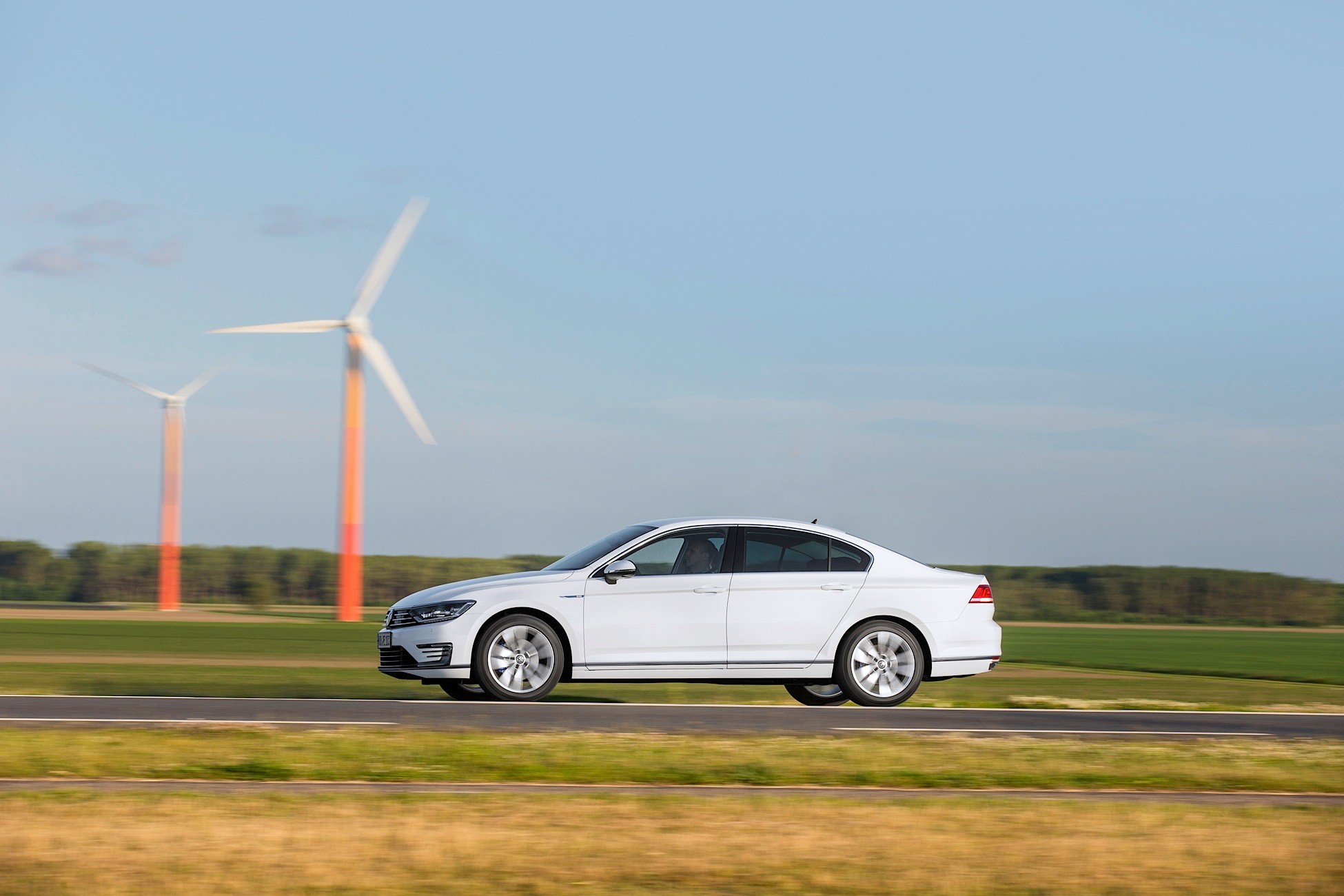 Volkswagen Passat Gte photo 9