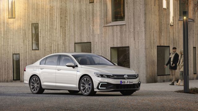 VOLKSWAGEN Passat GTE