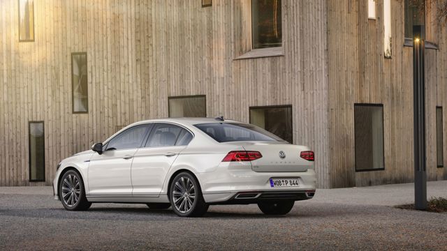 Volkswagen Passat Gte photo 2