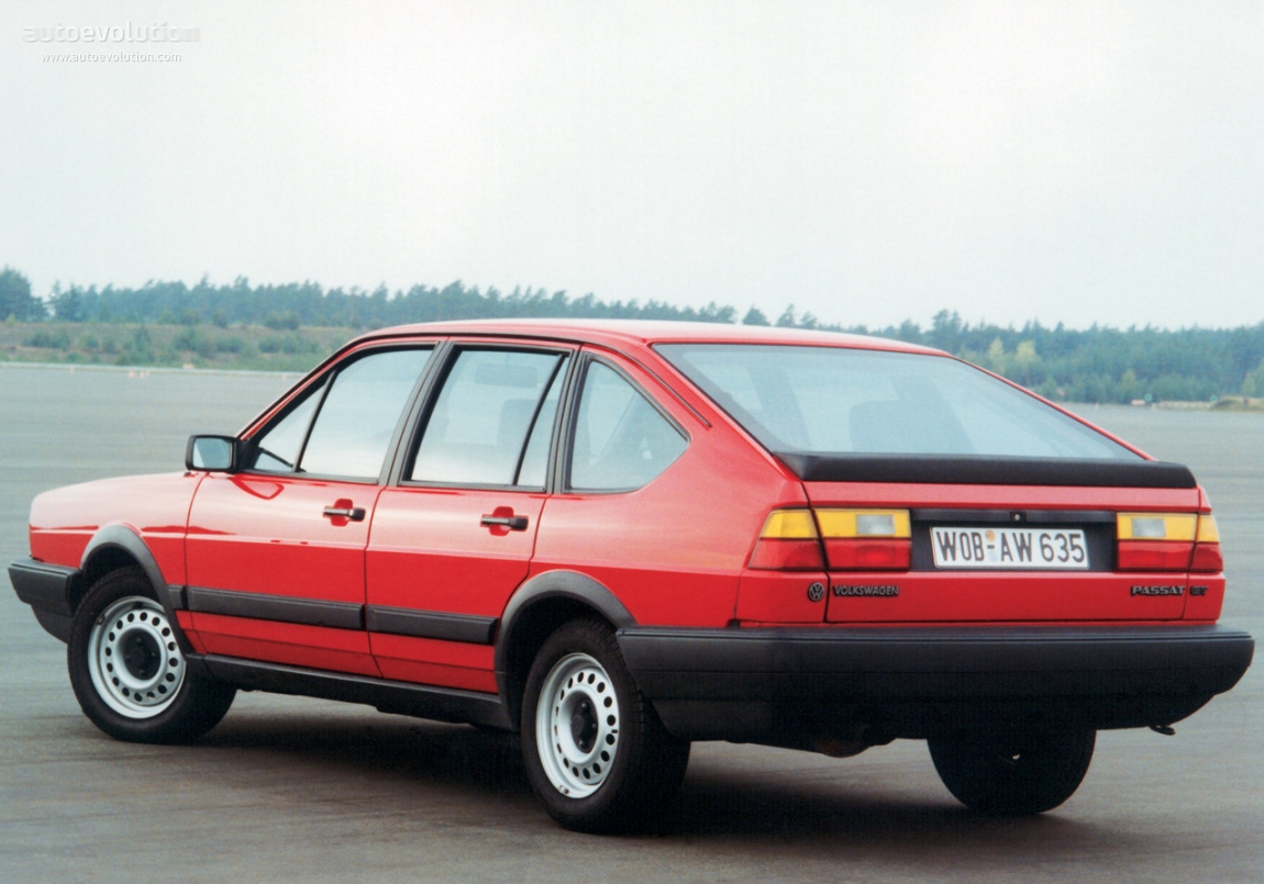 Volkswagen Passat Hatchback photo 2
