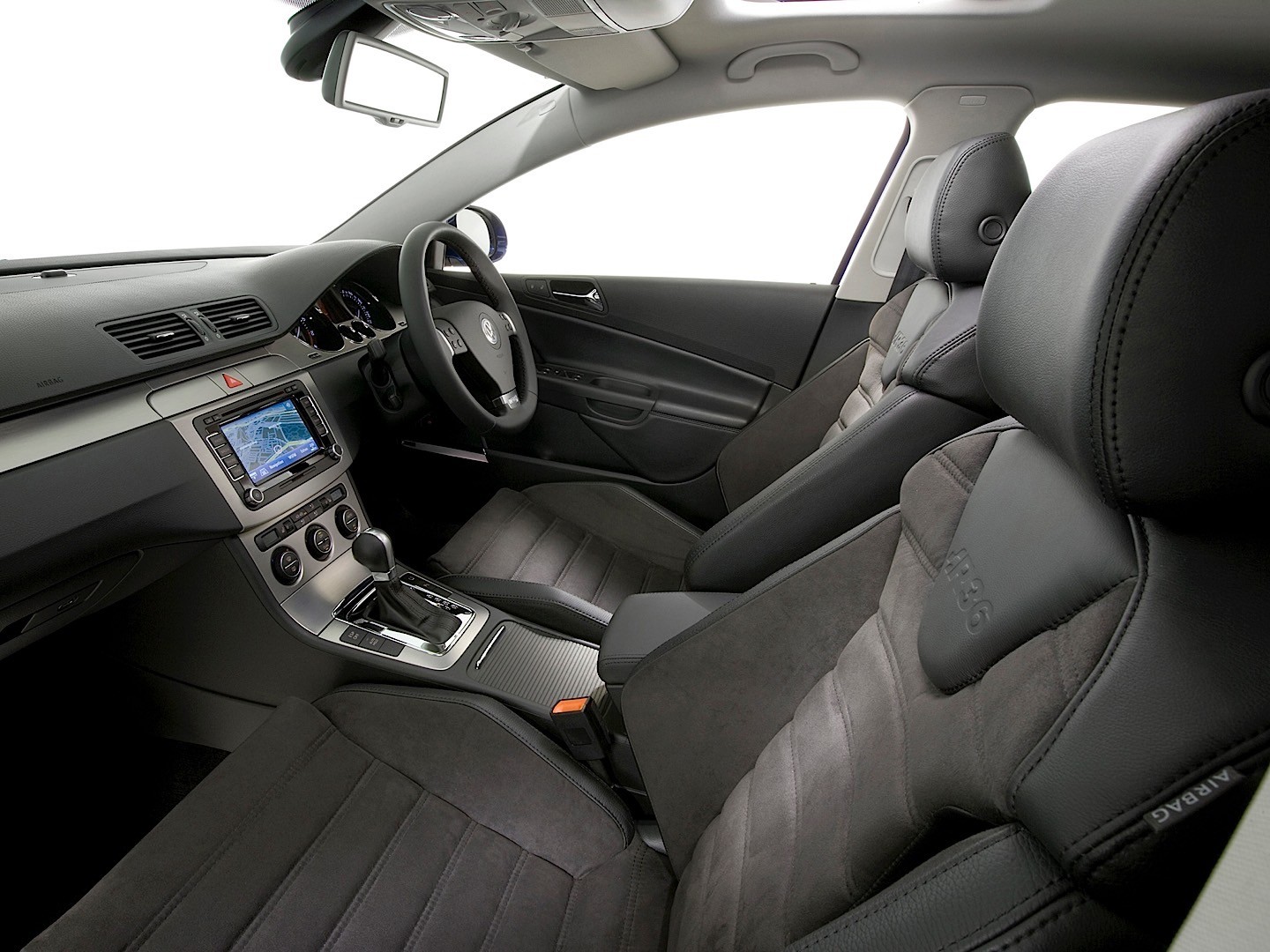 Volkswagen Passat R photo 27