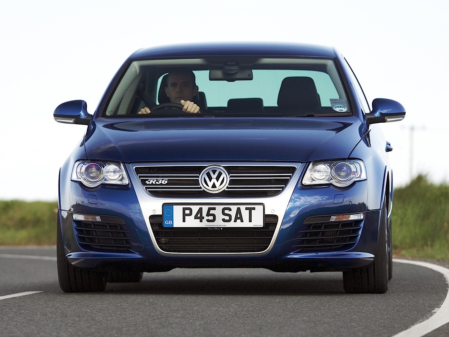 Volkswagen Passat R photo 15