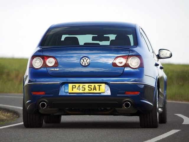 Volkswagen Passat R photo 16