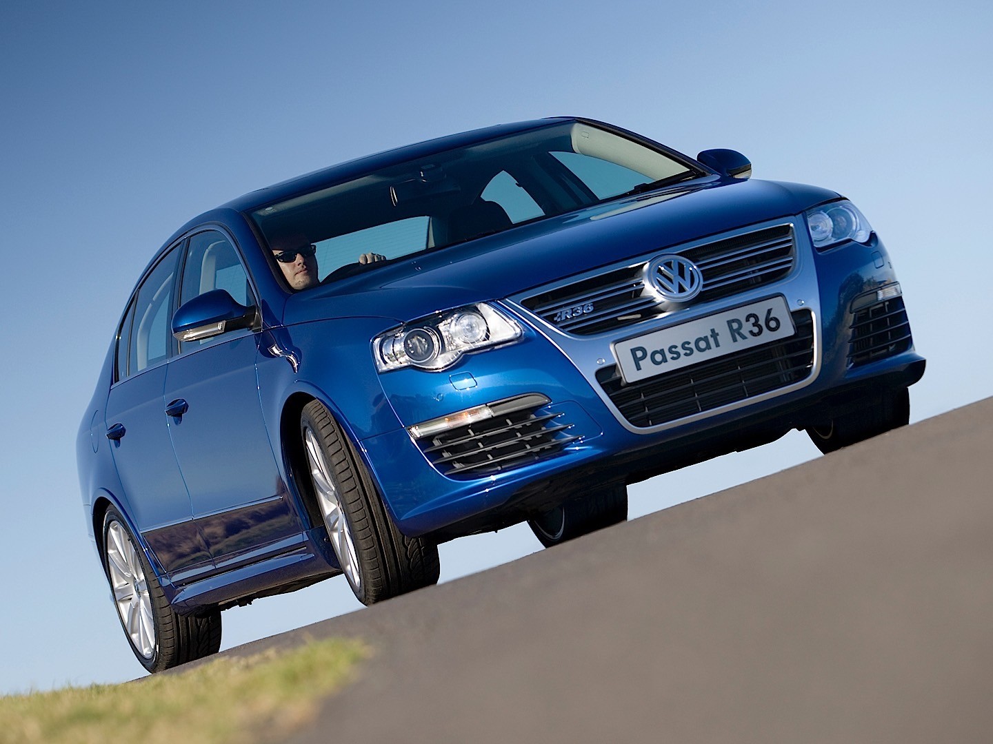 Volkswagen Passat R photo 17