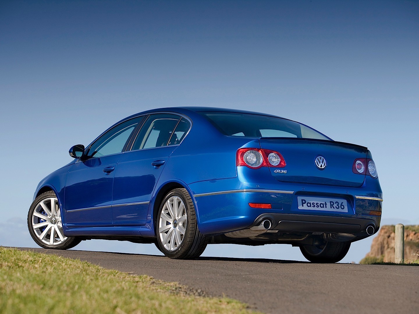 Volkswagen Passat R photo 19