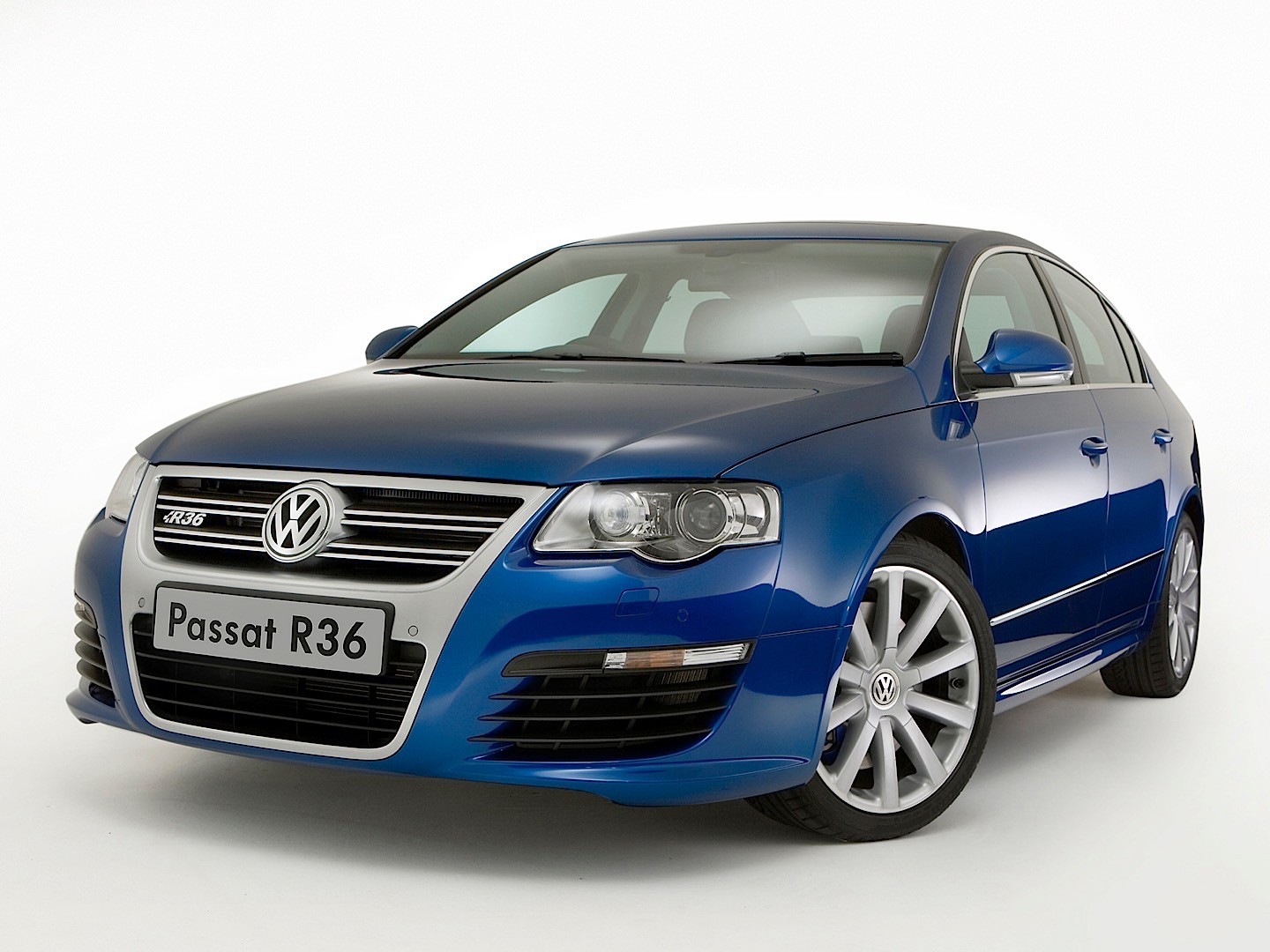 Volkswagen Passat R photo 20