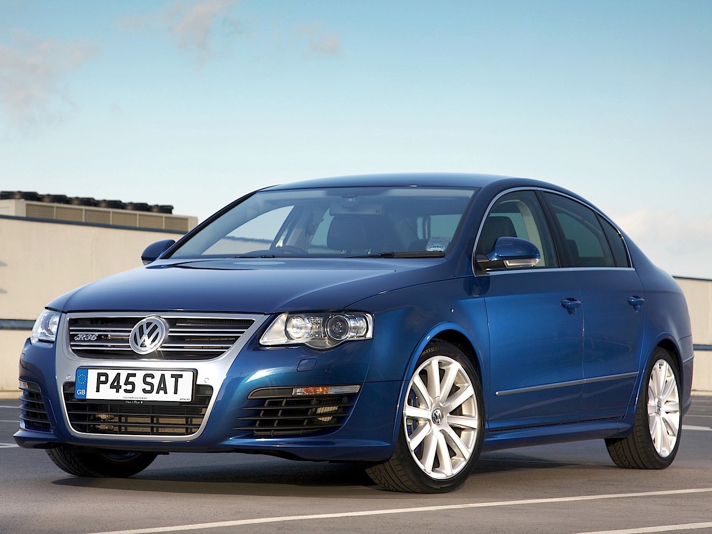 Volkswagen Passat R photo 21