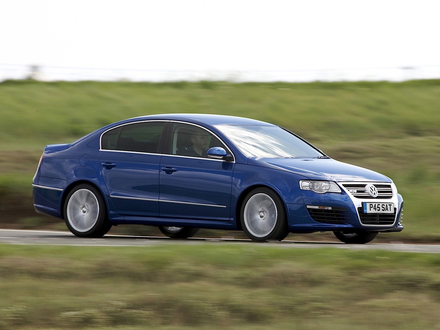 Volkswagen Passat R photo 22