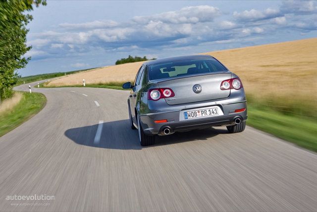 Volkswagen Passat R photo 9