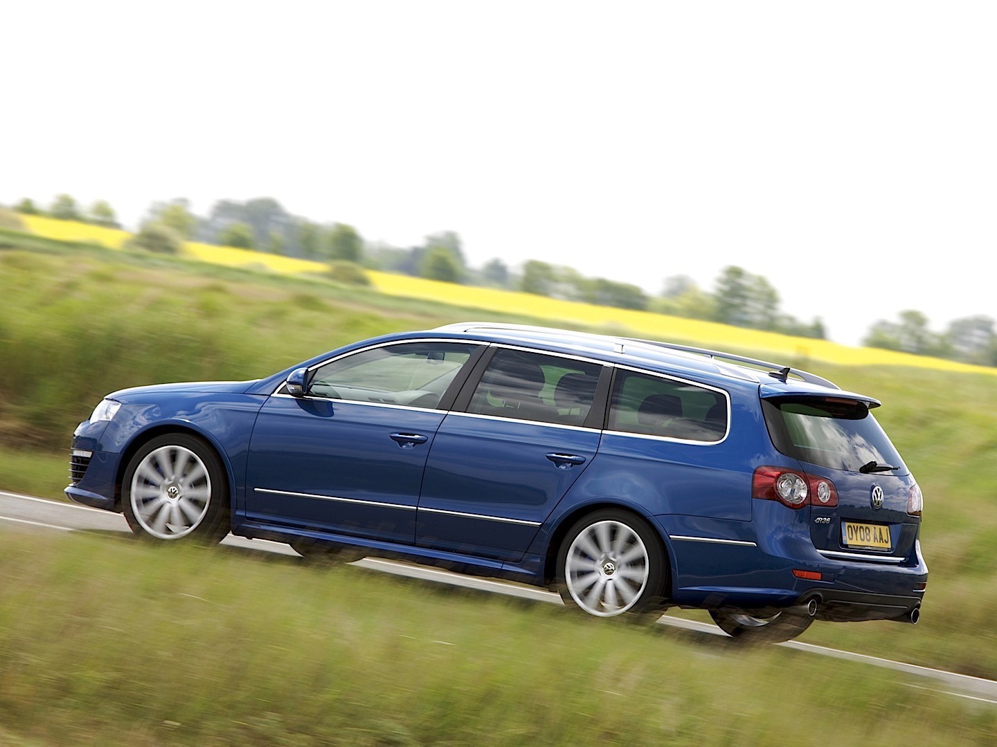 Volkswagen Passat R photo 9