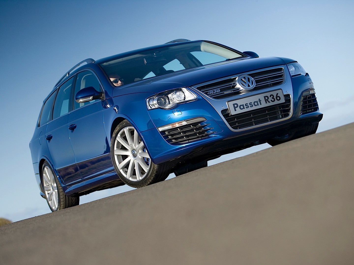 Volkswagen Passat R photo 12