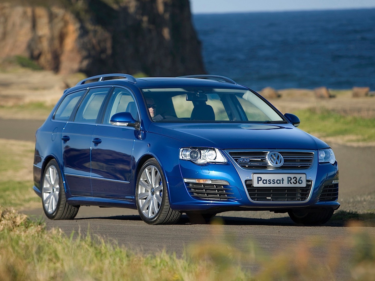 Volkswagen Passat R photo 14