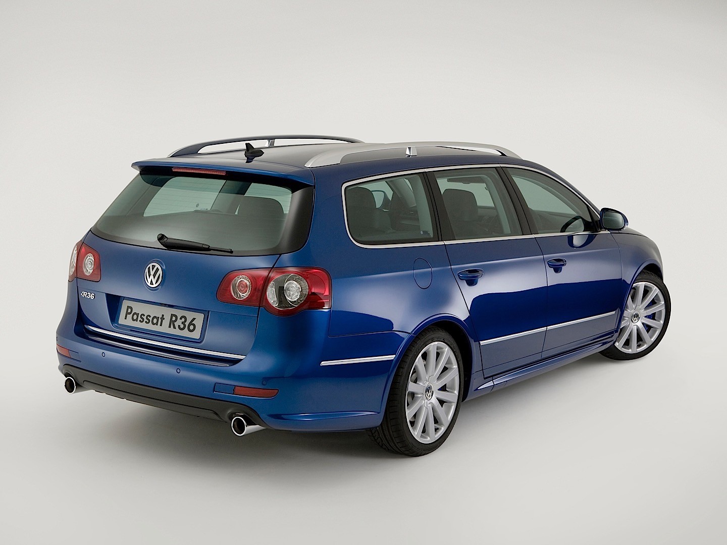 Volkswagen Passat R photo 17