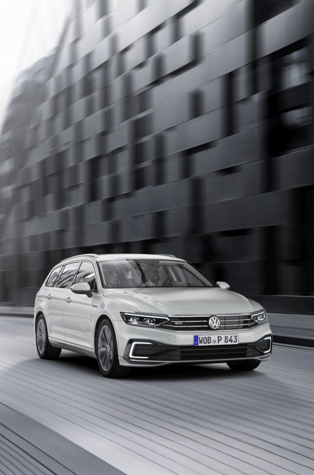 VOLKSWAGEN Passat Variant GTE