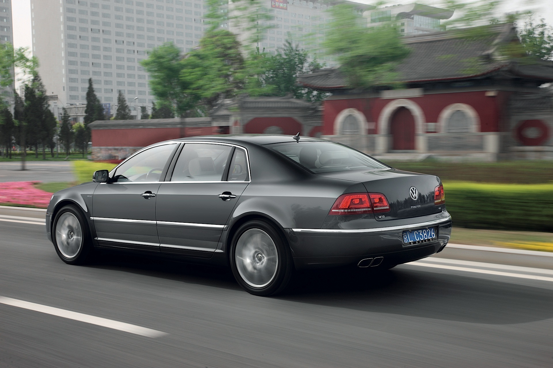 Volkswagen Phaeton photo 14