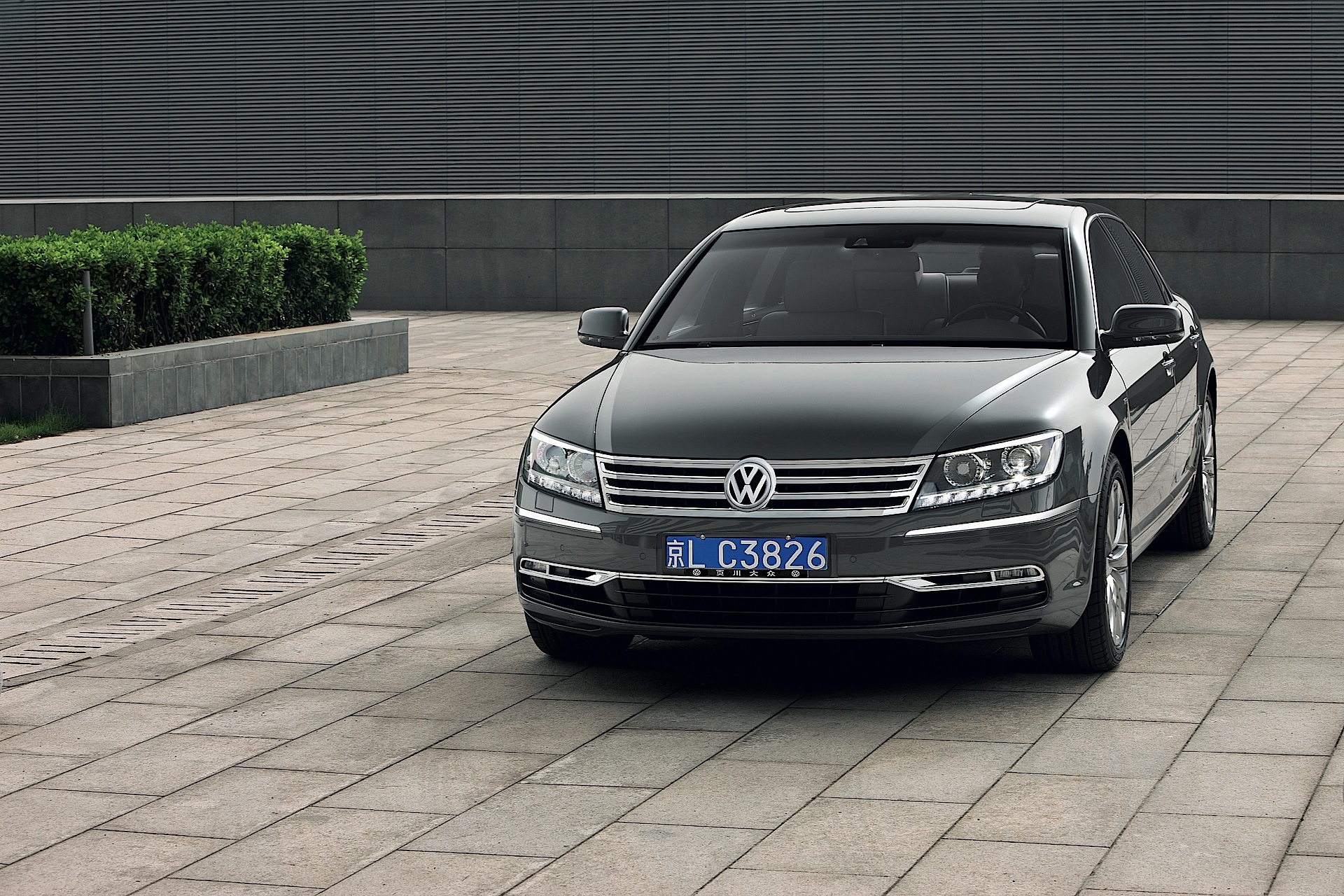 Volkswagen Phaeton photo 18