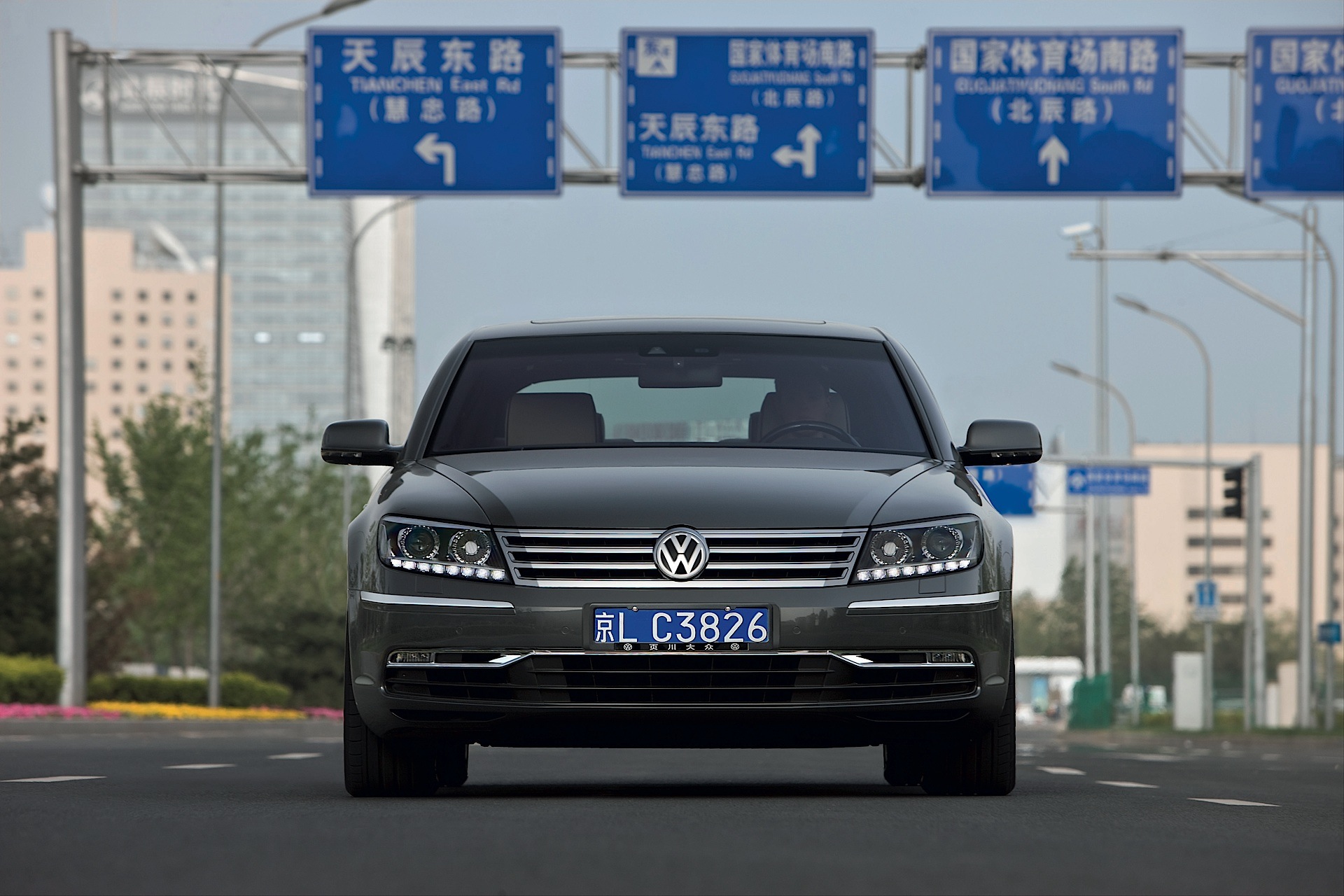 Volkswagen Phaeton photo 21