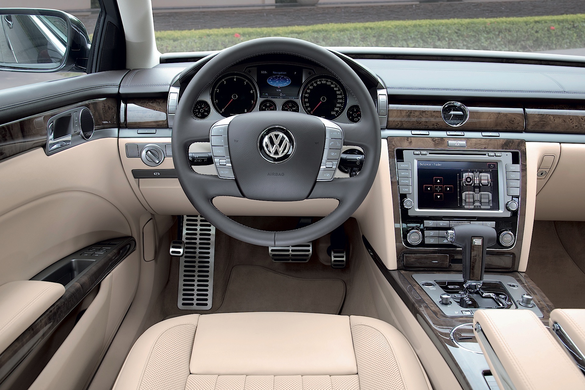 Volkswagen Phaeton photo 34