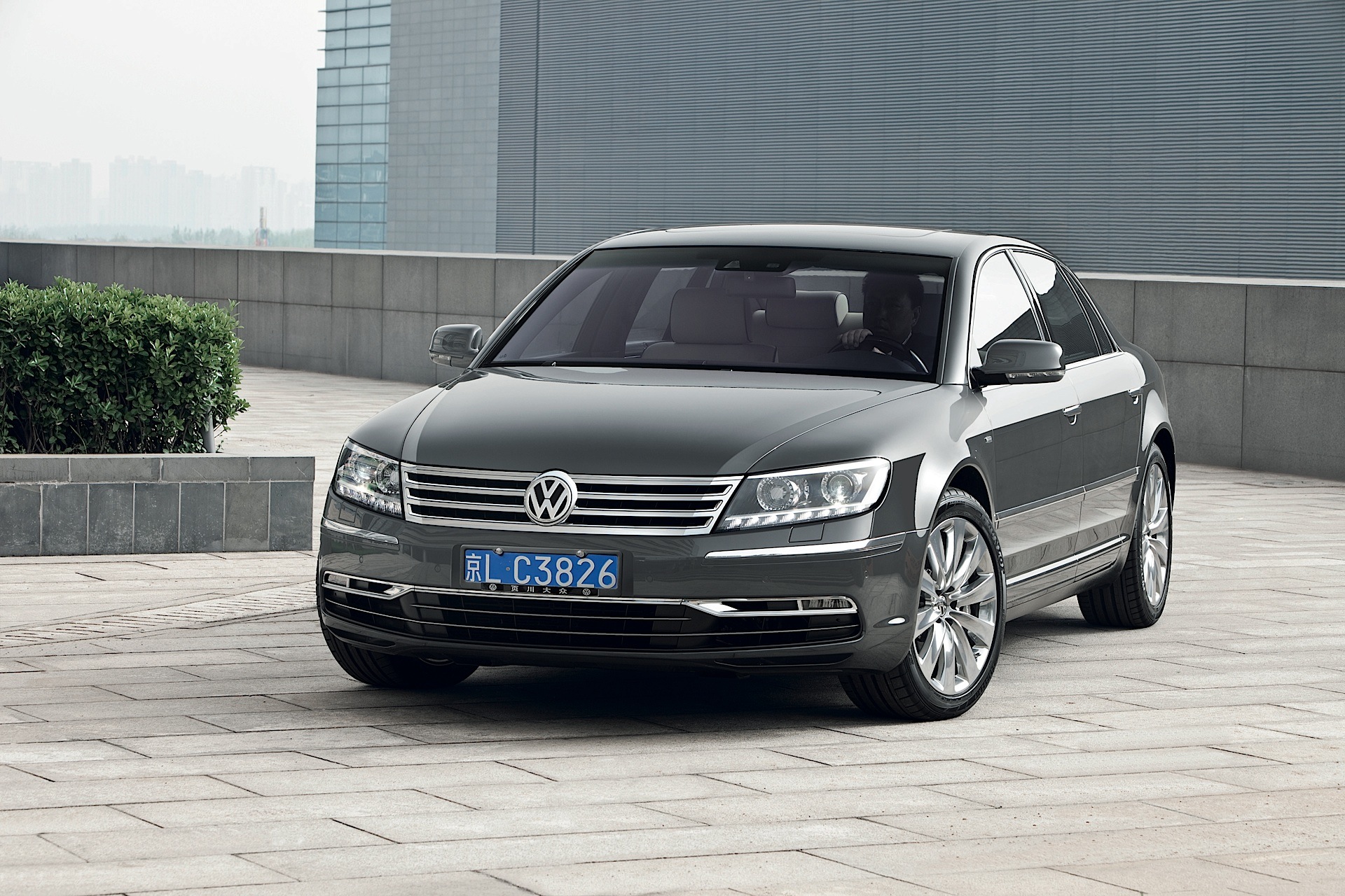 Volkswagen Phaeton photo 9
