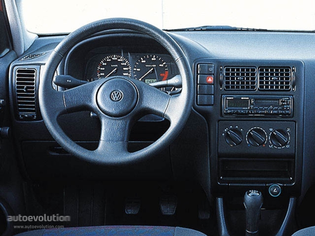Volkswagen Polo 3 Doors photo 8